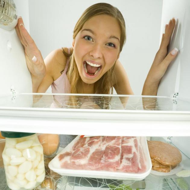 Γιατί πρέπει να τρέχεις στο ψυγείο σου μετά τον καθαρισμό του προσώπου σου;