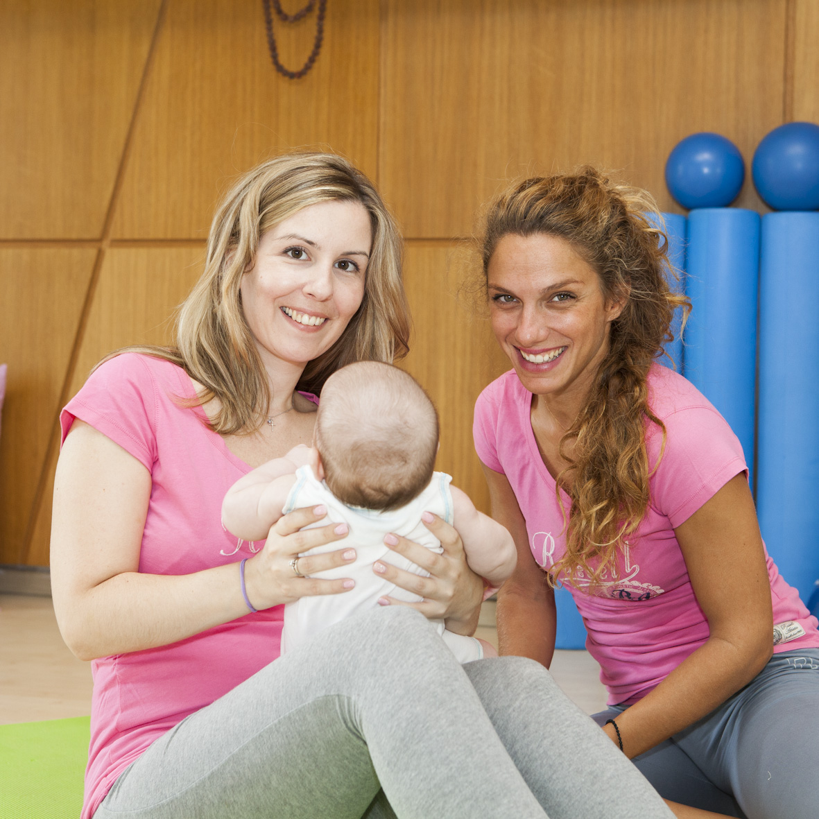 1 | Baby Yoga: Πώς θα έρθεις πιο κοντά με το μωρό σου