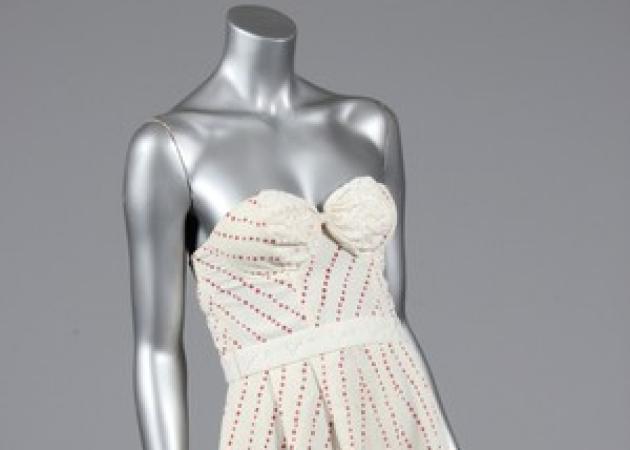 To φόρεμα της Winehouse πουλήθηκε  50,640 ευρώ!