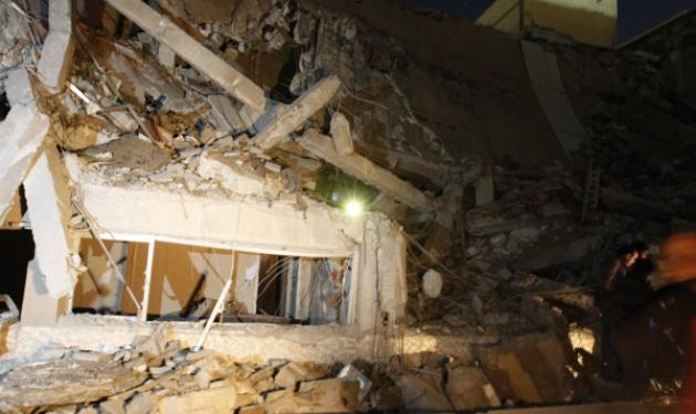 Συγκλονιστικές εικόνες από το βομβαρδισμό στο σπίτι του Καντάφι