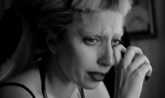 Γιατί κλαίει με λυγμούς η Lady Gaga;