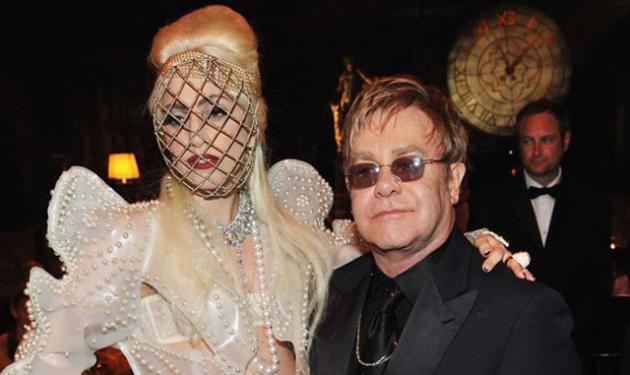 Η Lady Gaga θα βαφτίσει το μωράκι του Elton John!