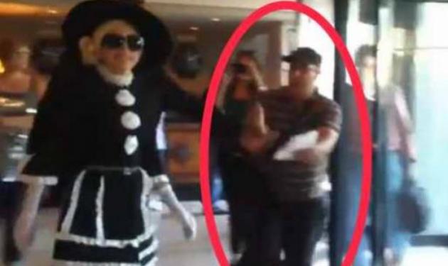 Επεισόδιο με θαυμαστή της Lady Gaga on camera! Τον έδειρε ο σωματοφύλακάς της