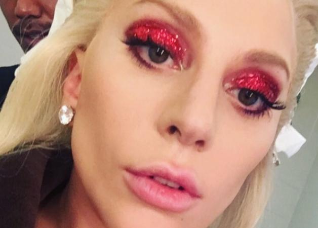 Lady Gaga: Πρέπει να δεις τα παπούτσια που φόρεσε στο superbowl!