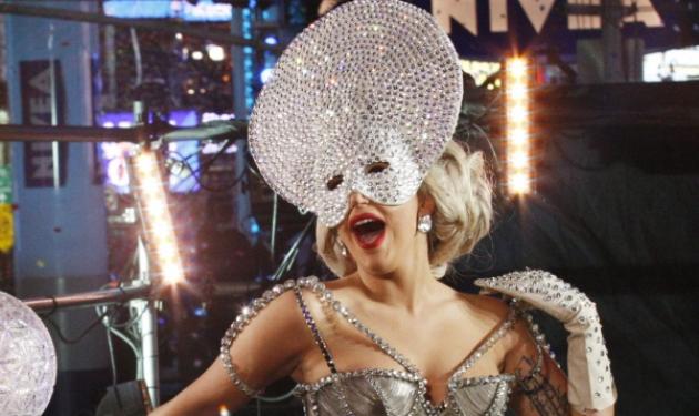Πρωτοχρονιά στη Νέα Υόρκη με το φαντασμαγορικό show της Lady Gaga! Δες φωτογραφίες