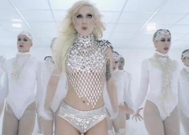 Γιατί μερικά τραγούδια «κολλάνε» στο μυαλό σου για μέρες; Τι γίνεται με την Lady Gaga…
