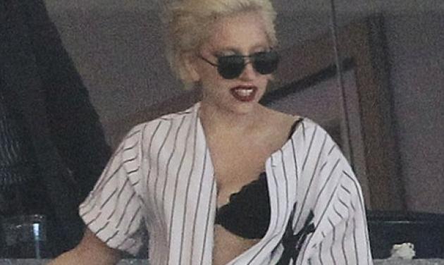Τι φόρεσε η Lady Gaga στο γήπεδο;