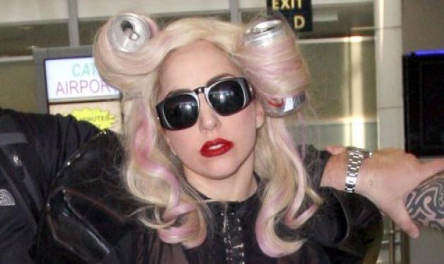 Η Lady Gaga κινδυνεύει να μείνει καραφλή! Γιατί πέφτουν τα μαλλιά της;