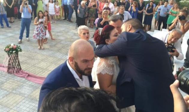 Χαμός στο facebook με το γάμο του αστυνομικού στην Εύβοια!
