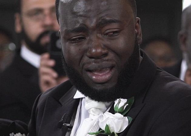 Η απίστευτη στιγμή που ο γαμπρός ξεσπάει σε κλάματα την ώρα που αντικρίζει την νύφη! Φωτό και βίντεο