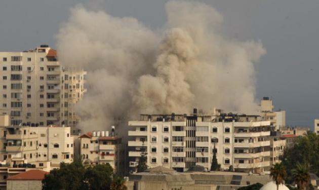 Συνεχίζονται οι βομβαρδισμοί στη Γάζα – Ξεπέρασαν τους 580 οι νεκροί