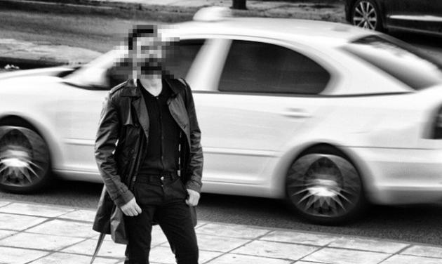 Ποιος γνωστός ηθοποιός περπάτησε με… τσαρούχια στο κέντρο της Αθήνας;