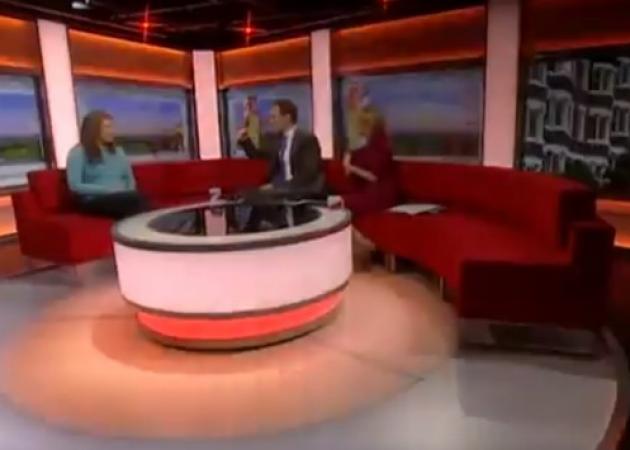 Φάντασμα μπαίνει στο πλατό της πρωινής εκπομπής του BBC! Βίντεο