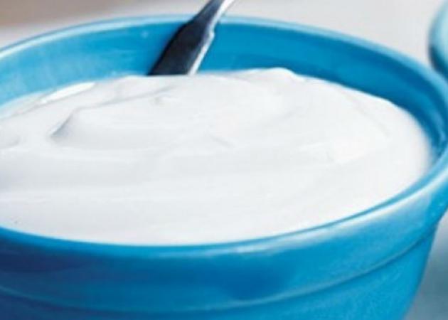 Αλλάζουν τα πάντα στο ελληνικό γιαούρτι! Συναγερμός στους Έλληνες παραγωγούς γάλακτος! Σκόνη αντί για νωπό γάλα
