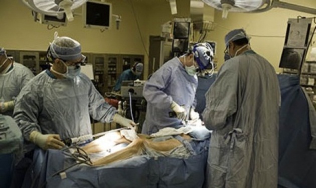 Έλληνας γιατρός χειρουργεί καρδιά live στο twitter! Δες βίντεο