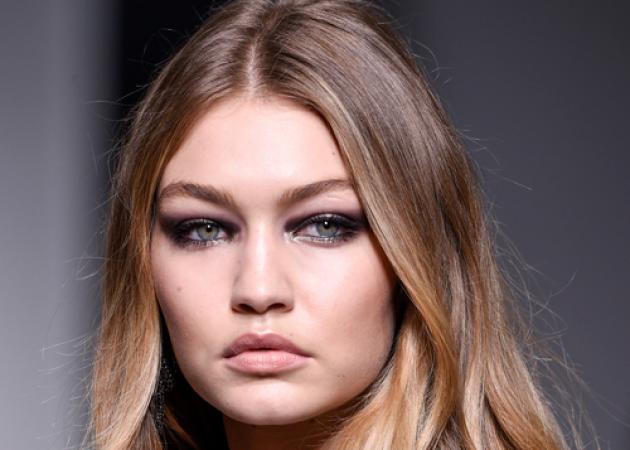 Με αυτά τα προϊόντα έγινε το smokey της Gigi Hadid στο show του Versace!