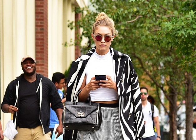 Gigi Hadid: Ποια είναι τα sneakers που προτιμάει για το φθινόπωρο;