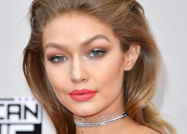 Ποιο ακριβώς κραγιόν φόρεσε η Gigi Hadid στα προχθεσινά AMA!