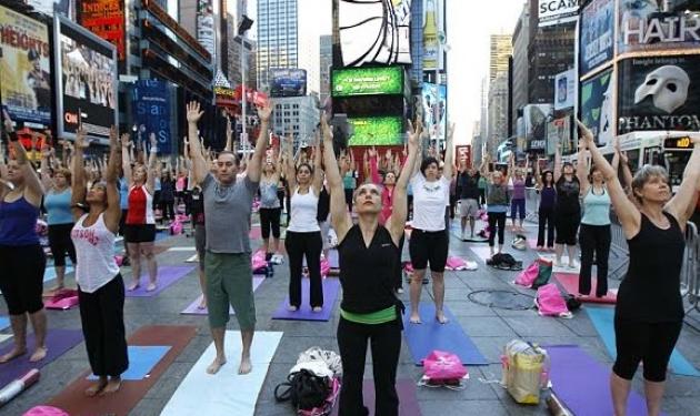 Γιόγκα στην Times Square!