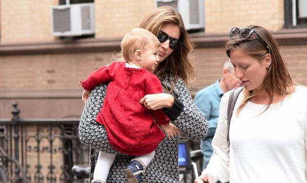 Η Gisele με την κόρη της στους δρόμους της Νέας Υόρκης κλέβουν τα βλέμματα! Δες photo!