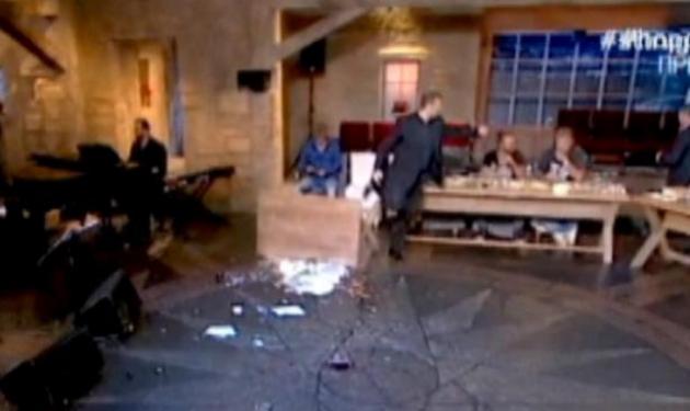 Τα έσπασε όλα ο Απόστολος Γκλέτσος – Πέταξε τραπέζια στην εκπομπή του…
