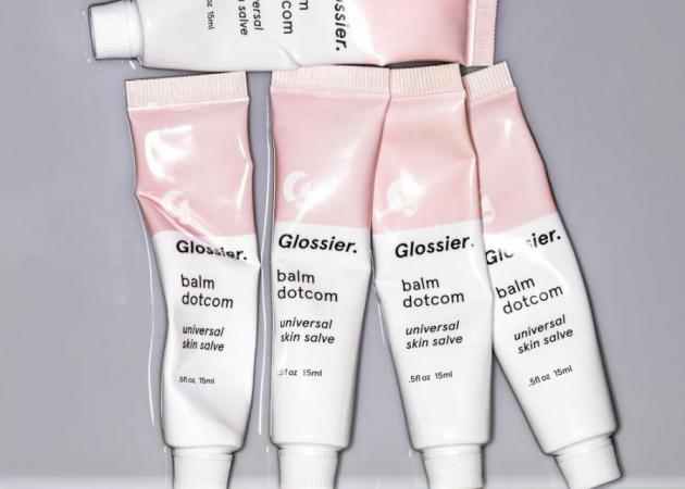 OMG! Τα Glossier λανσάρουν άρωμα!