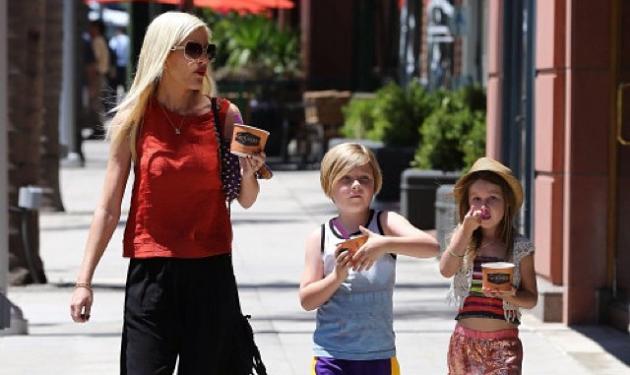 Το ελληνικό γιαούρτι κατακτά το Χόλιγουντ! Tori Spelling και Michelle Rodriguez ξετρελαμένες με το greek yogurt!