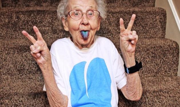 Η πιο διάσημη γιαγιά του διαδικτύου! Η Grandma Betty έχει καρκίνο αλλά εμπνέει χιλιάδες κόσμο για χαρούμενη ζωή