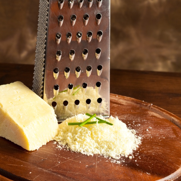 Μυστικό για να τρίβεται πιο εύκολα το τυρί για τα ζυμαρικά σου