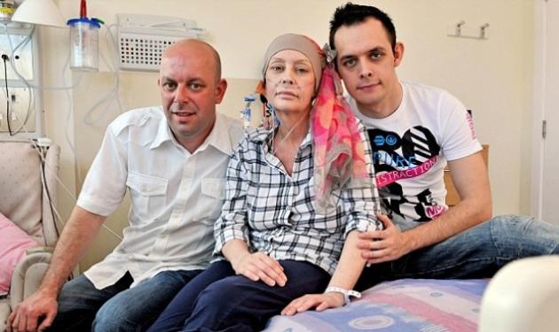«Έπαθα καρκίνο από τα εμφυτεύματα και δεν μπορώ να υποσχεθώ στην κόρη μου ότι θα ζήσω»