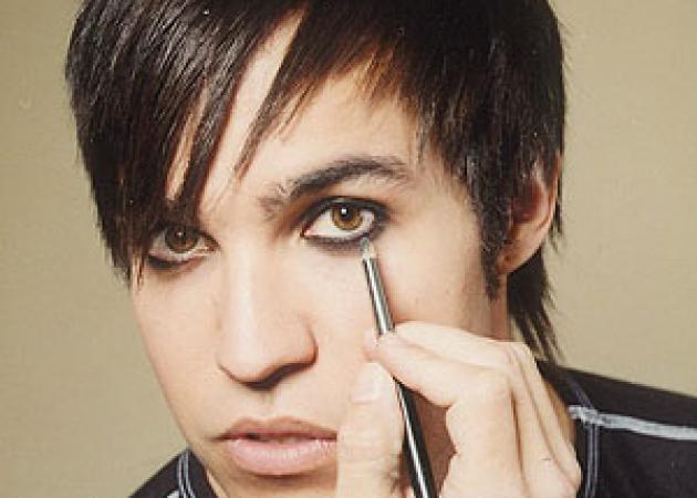 Guyliner και guylsashes (γιατί το ανδρικό μακιγιάζ έγινε ξαφνικά μόδα)!