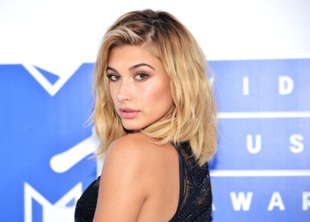 Θα θες να δείξεις το νέο χρώμα της Hailey Baldwin στον κομμωτή σου για να στο κάνει!