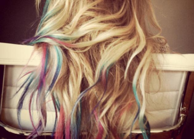 Yes! Yes! Yes! Πώς να κάνεις μόνη σου rainbow hair με κιμωλία!