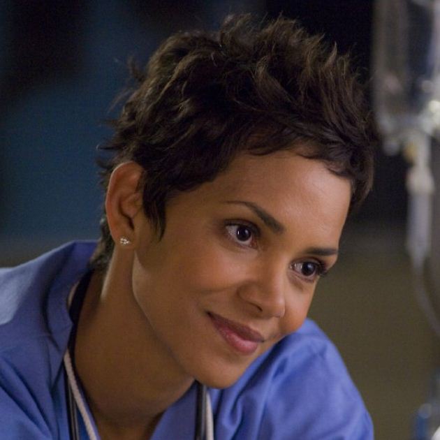 7 | Τα καλοσχηματισμένα φρύδια της Halle Berry!