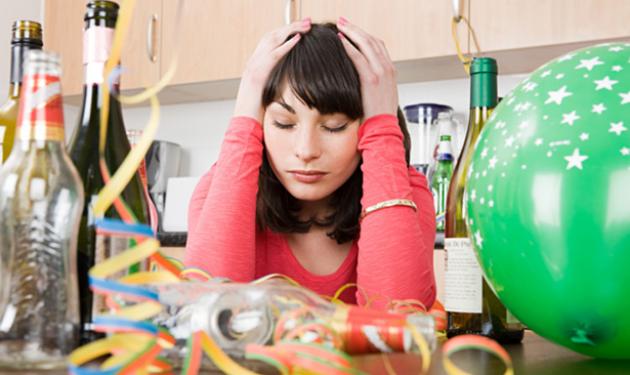Χριστούγεννα, αλκοόλ και hangover! Συμβουλές για την επόμενη μέρα
