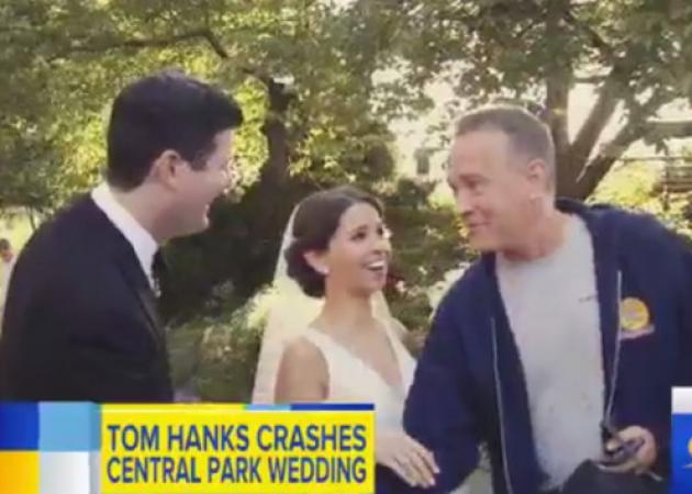 Η έκπληξη του Τομ Χανκς σε νιόπαντρο ζευγάρι! Τους “χάλασε” τη φωτογράφιση