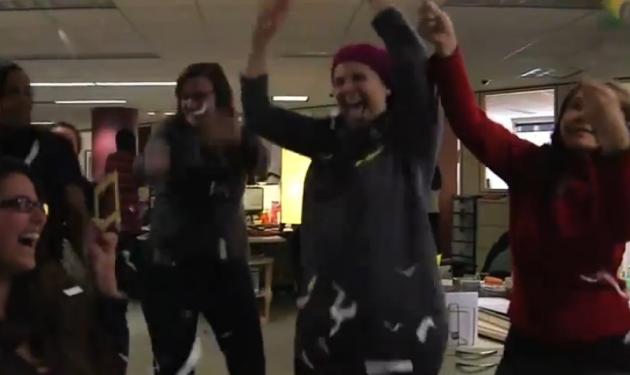 Οι εργαζόμενοι του καναλιού National Geographic μας ξεναγούν στα γραφεία τους… χορεύοντας! Βίντεο