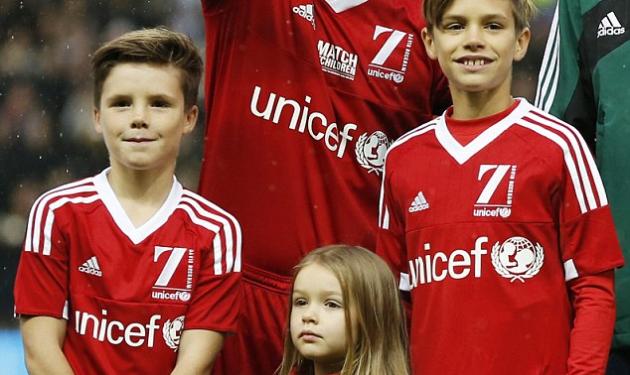 Harper Beckham: νυσταγμένη στο γήπεδο!