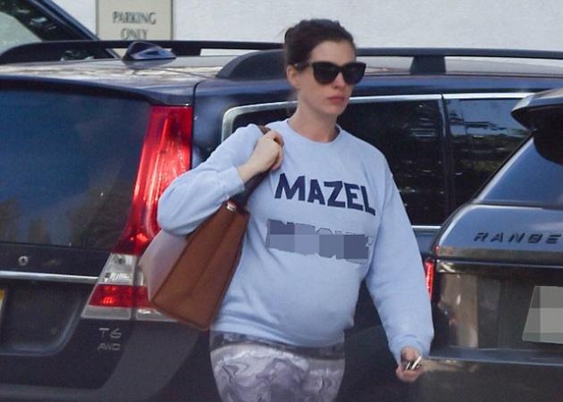 Anne Hathaway: Μπήκε στον 8ο μήνα της εγκυμοσύνης και συνεχίζει τη γυμναστική!