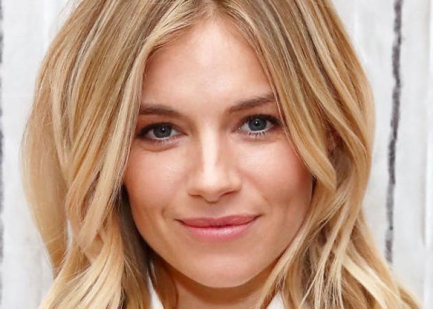 Hair goal! Οι κυματισμοί της Sienna Miller!