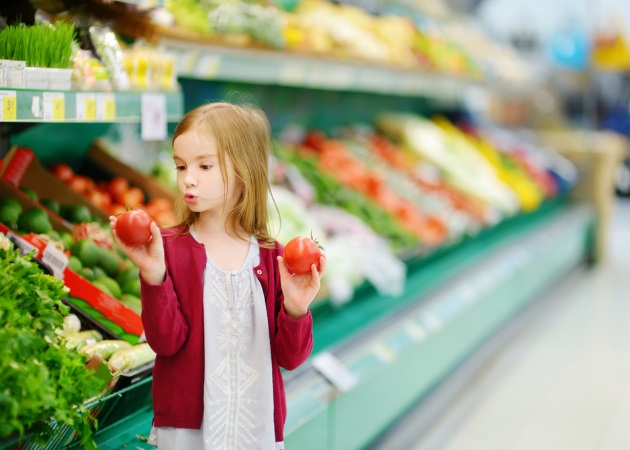 Παιδική διατροφή: Πέντε “ύπουλοι” τρόποι για να τρώει το μικρό σου πιο υγιεινά