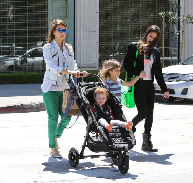 2 | Η Jessica Alba και οι κόρες της