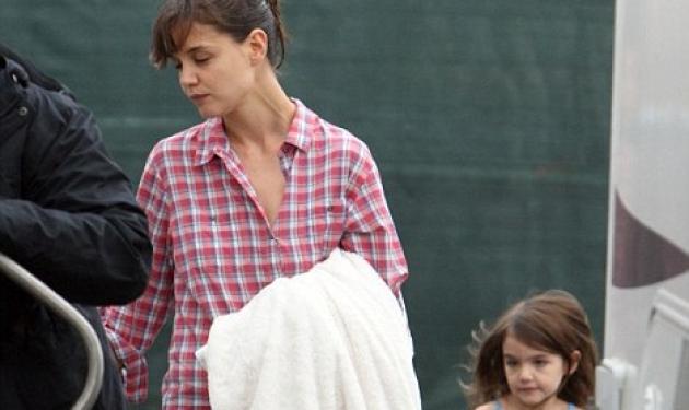 Η Katie Holmes με την κόρη της στα γυρίσματα της ταινίας της!