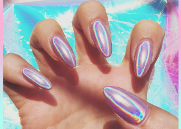 Holographic Nails: το μεγαλύτερο nail trend που παίζει στο instagram ΤΩΡΑ!