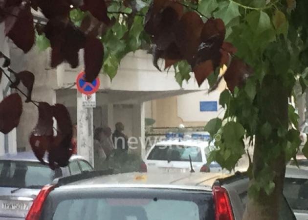 Θρίλερ με το θάνατο 18χρονου στο Ίλιον – Έπεσε από μπαλκόνι με μαχαίρι καρφωμένο στο λαιμό