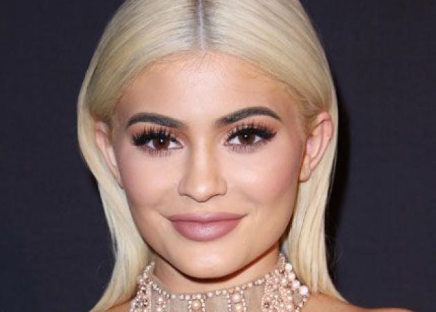 H Kylie Jenner μας προειδοποιεί για τις απομιμήσεις των Lip Kit στην αγορά!