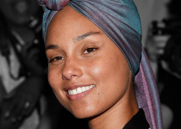 H Alicia Keys έχει ειδική make up artist για να βγαίνει… αμακιγιάριστη!