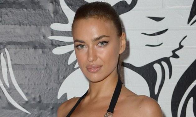 Irina Shayk: Eβγαλε το φόρεμα που βλέπεις  και έμεινε μόνο με τις μπότες!