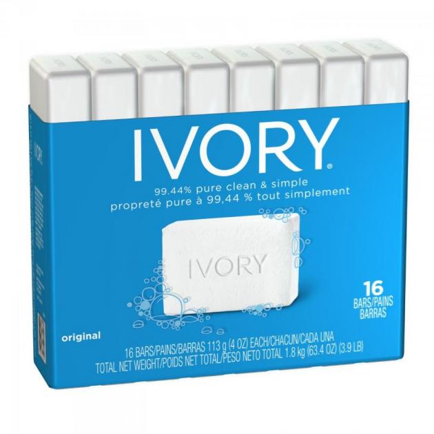 1 | Πλένει το πρόσωπό της με Ivory Soap