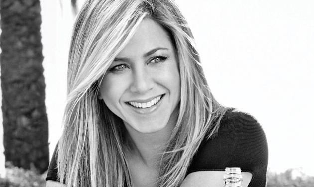 H J. Aniston ποζάρει για διαφήμιση νερού και γυρίζει πίσω τον χρόνο!